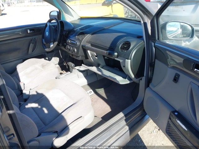 2004 Volkswagen New Beetle Gl მანქანა იყიდება აუქციონზე, vin: 3VWBK21CX4M401885, აუქციონის ნომერი: 44790814