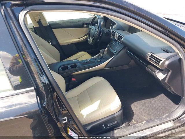 44790830 :رقم المزاد ، JTHCM1D21G5007151 vin ، 2016 Lexus Is 300 مزاد بيع