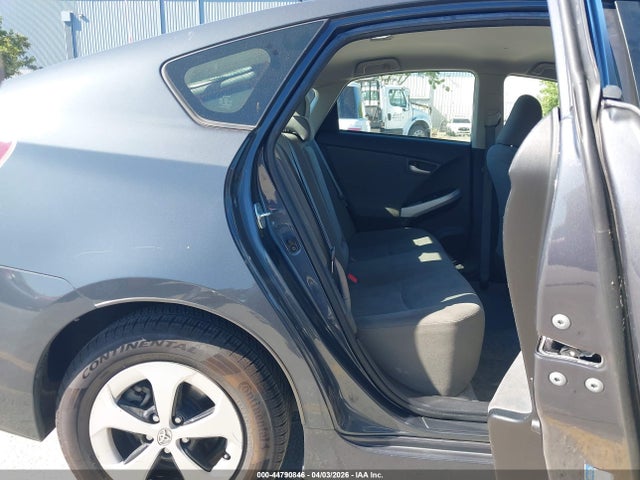 Toyota Prius Three 2015 JTDKN3DU0F0448756 Image 8