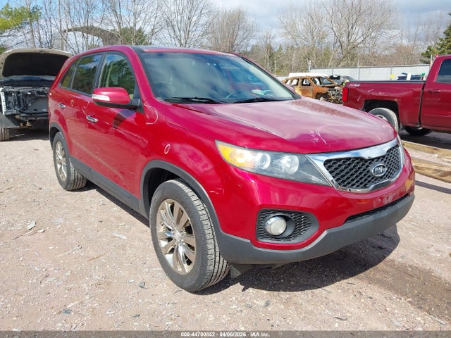 2011 KIA SORENTO 5XYKU4A25BG016373