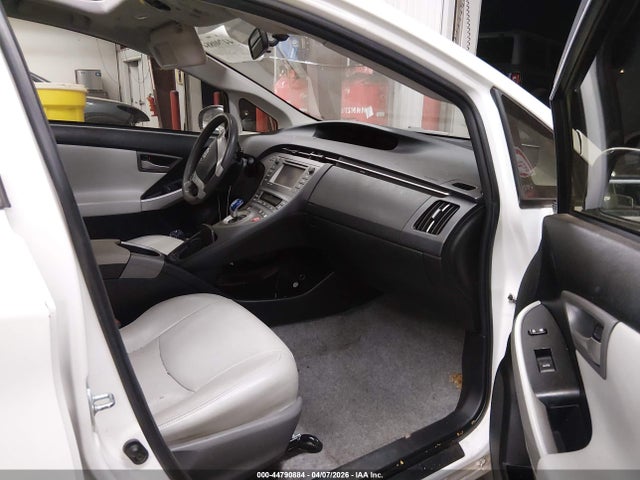 Toyota Prius Three 2015 JTDKN3DUXF1953472 Image 5