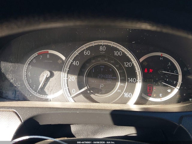 44790951 :رقم المزاد ، 1HGCR2F33FA136921 vin ، 2015 Honda Accord Lx مزاد بيع