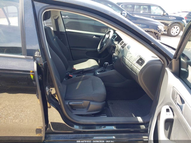 Продаж на аукціоні авто 2013 Volkswagen Jetta 2.0l S, vin: 3VW2K7AJ0DM212738, номер лоту: 44791032