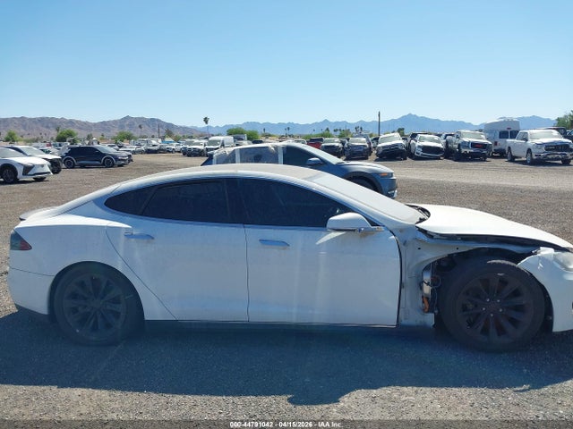 2013 Tesla Model S Performance მანქანა იყიდება აუქციონზე, vin: 5YJSA1CP9DFP14057, აუქციონის ნომერი: 44791042