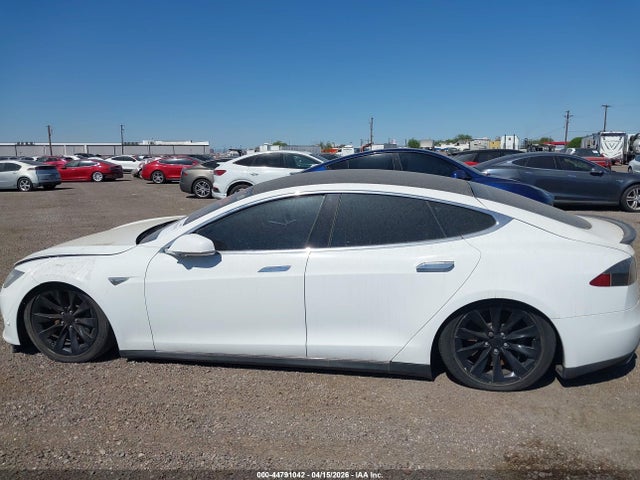 2013 Tesla Model S Performance მანქანა იყიდება აუქციონზე, vin: 5YJSA1CP9DFP14057, აუქციონის ნომერი: 44791042