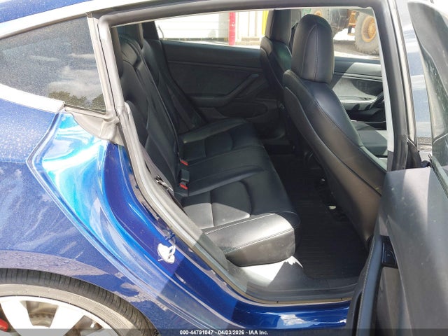 44791047 :رقم المزاد ، 5YJ3E1EB8KF393104 vin ، 2019 Tesla Model 3 Long Range/performance مزاد بيع