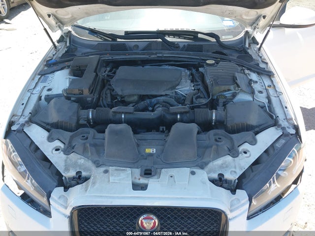 2014 JAGUAR XF SAJWA0EX8E8U33332 Photo 9
