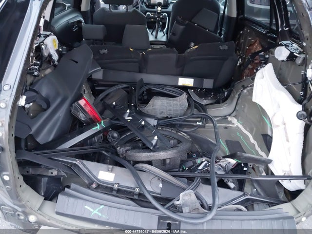 2T3H1RFV1NW204137 Toyota RAV4 LE