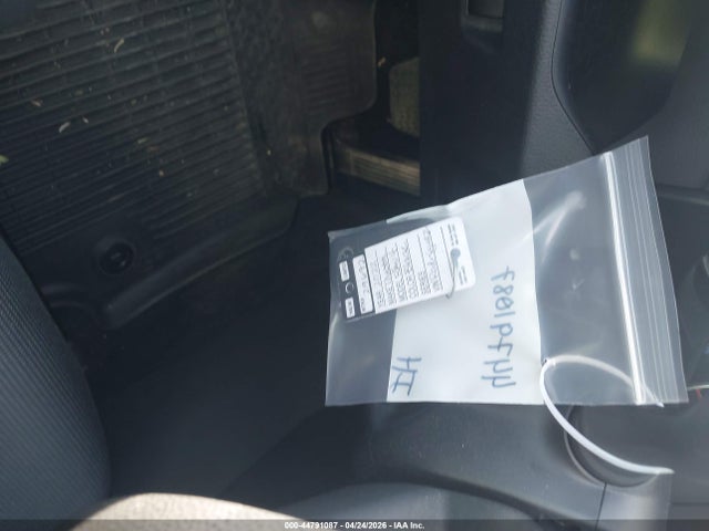 2T3H1RFV1NW204137 Toyota RAV4 LE