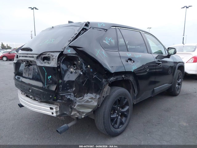 2T3H1RFV1NW204137 Toyota RAV4 LE