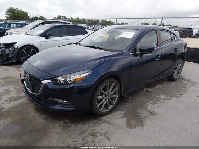 Mazda Mazda3 Touring 2018 3MZBN1V32JM246692 Image 2