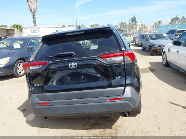 JTMH1RFV1KD513339 Toyota RAV4 LE