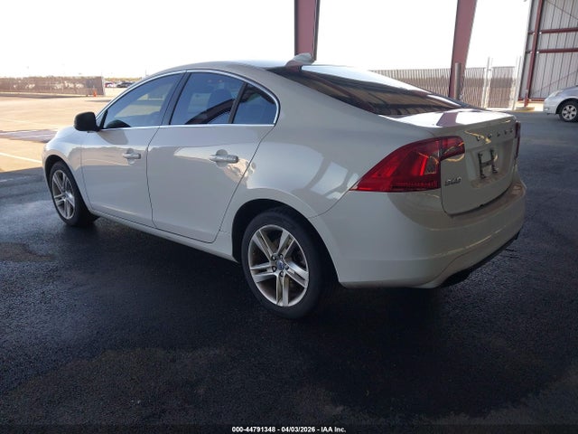 2015 VOLVO S60 YV140MFK7F1342043 Photo 2