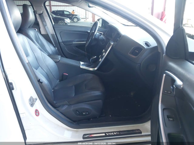 2015 VOLVO S60 YV140MFK7F1342043 Photo 4