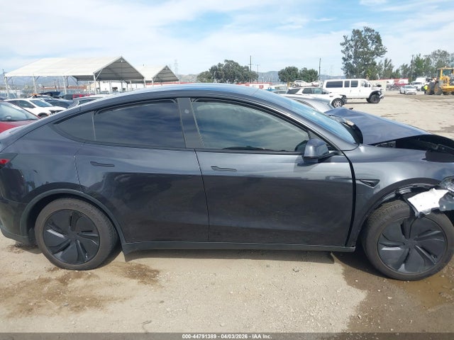 7SAYGDED9TF404182 Tesla Model Y Premium Rear-wheel Drive/standard Rear-wheel Drive