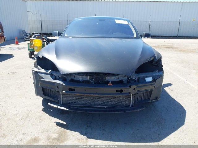 44791399 :رقم المزاد ، 5YJSA1H15EFP34795 vin ، 2014 Tesla Model S P85 مزاد بيع