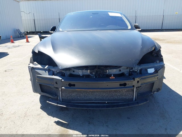 44791399 :رقم المزاد ، 5YJSA1H15EFP34795 vin ، 2014 Tesla Model S P85 مزاد بيع