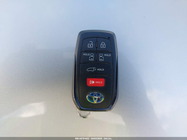 5TDJSKFC2SS195868 Toyota SIENNA XLE