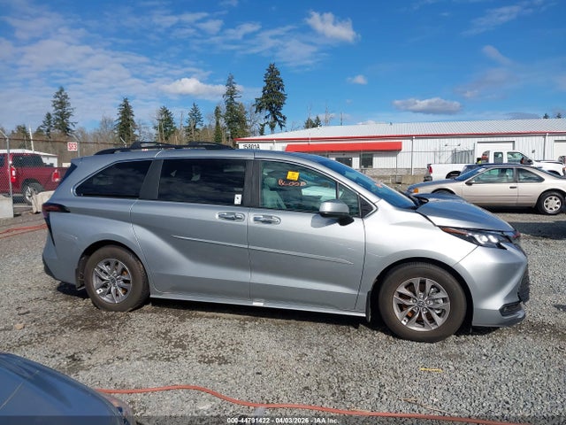 5TDJSKFC2SS195868 Toyota SIENNA XLE