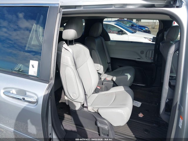 5TDJSKFC2SS195868 Toyota SIENNA XLE