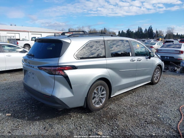 5TDJSKFC2SS195868 Toyota SIENNA XLE