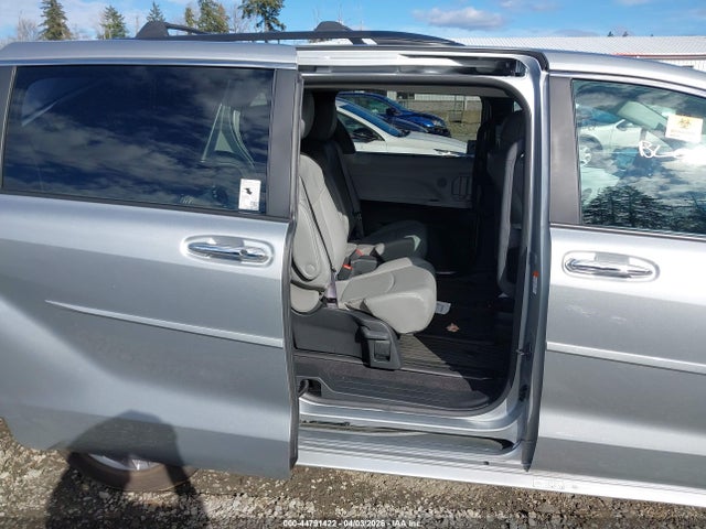 5TDJSKFC2SS195868 Toyota SIENNA XLE
