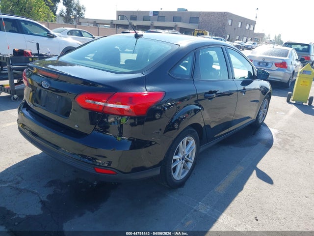 Ford FOCUS SE 2017 1FADP3F2XHL315816 Image 4