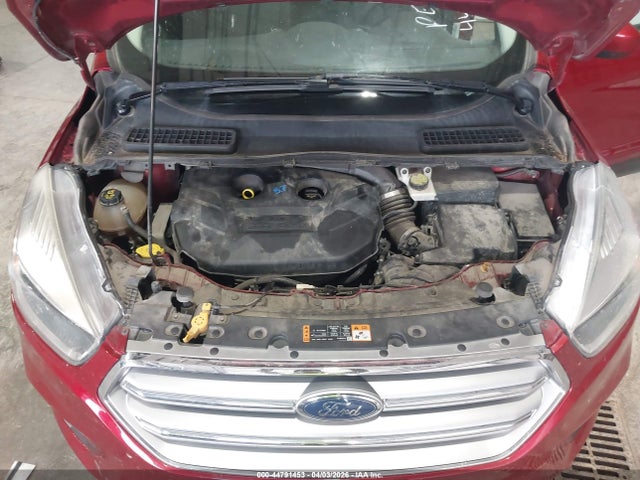 1FMCU9G9XHUC52560 Ford ESCAPE SE