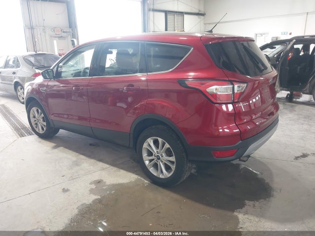 1FMCU9G9XHUC52560 Ford ESCAPE SE