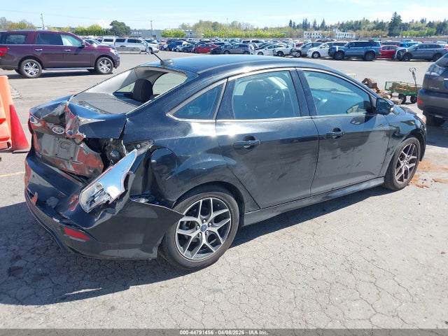 Ford FOCUS SE 2015 1FADP3F22FL211222 Image 4