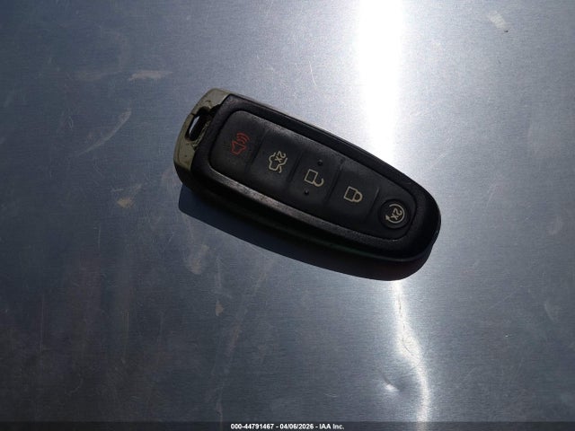 1FMCU0J99HUA04319 Ford Escape Titanium