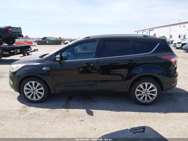 1FMCU0J99HUA04319 Ford Escape Titanium
