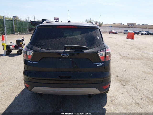 1FMCU0J99HUA04319 Ford Escape Titanium