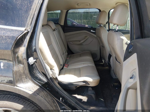 1FMCU0J99HUA04319 Ford Escape Titanium