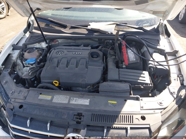 1VWBV7A3XFC101823 Volkswagen Passat 2.0l Tdi Se