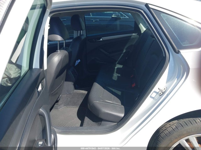 1VWBV7A3XFC101823 Volkswagen Passat 2.0l Tdi Se