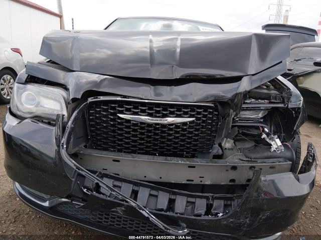 2015 Chrysler 300 300s მანქანა იყიდება აუქციონზე, vin: 2C3CCAGGXFH808717, აუქციონის ნომერი: 44791573