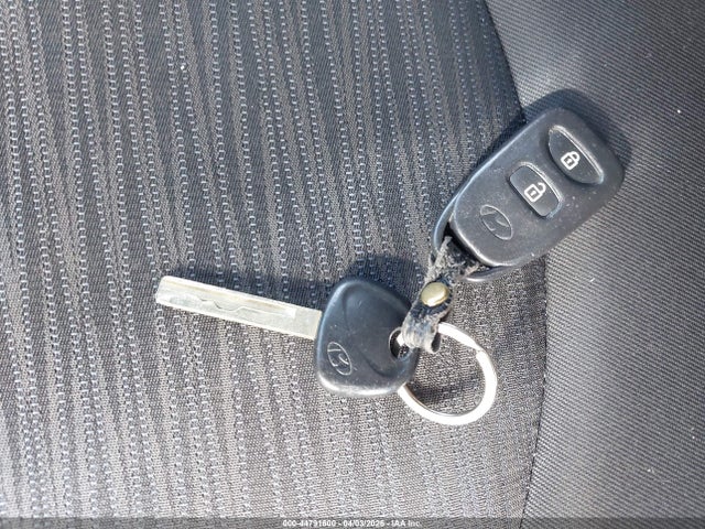 KMHCT5AE6HU299750 Hyundai ACCENT SE