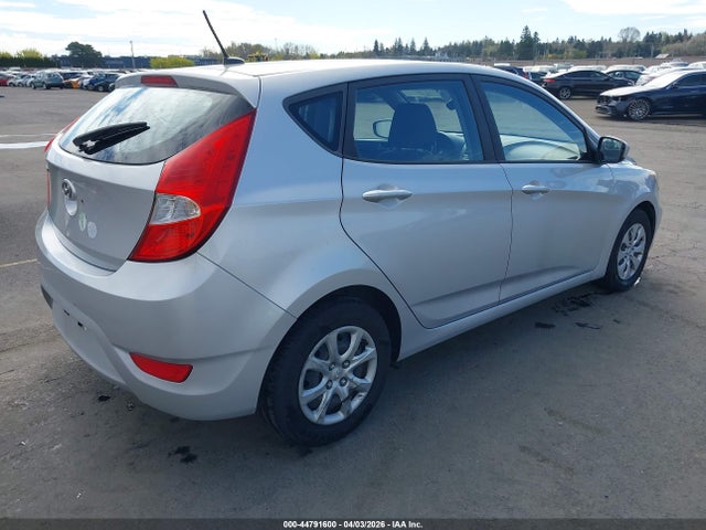 KMHCT5AE6HU299750 Hyundai ACCENT SE