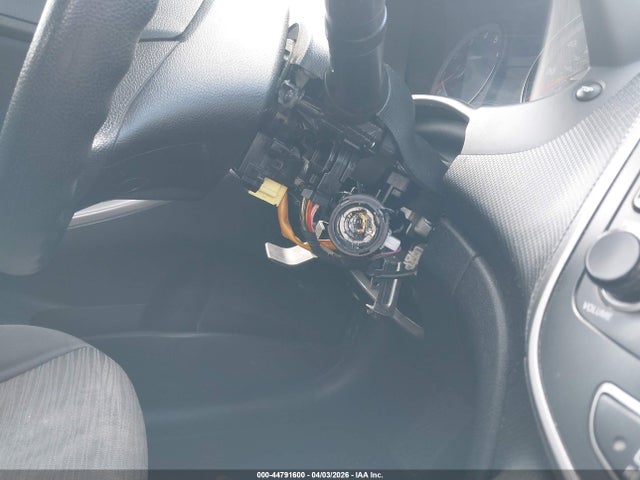 KMHCT5AE6HU299750 Hyundai ACCENT SE