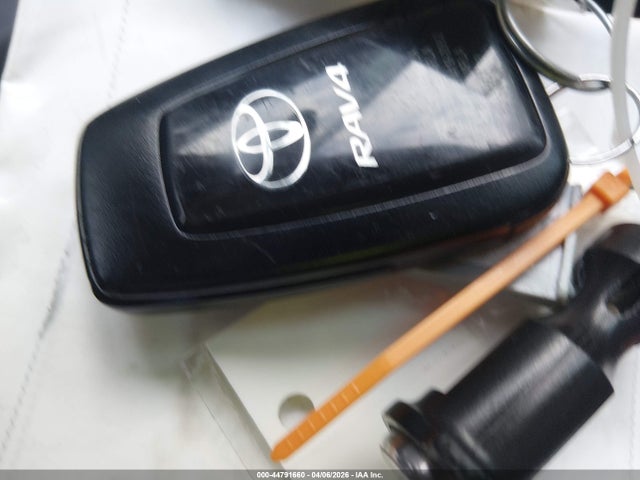 2T3W1RFV3SW380285 Toyota Rav4 Xle
