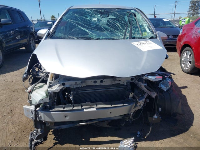 VNKKTUD34JA090848 Toyota Yaris L/le/se