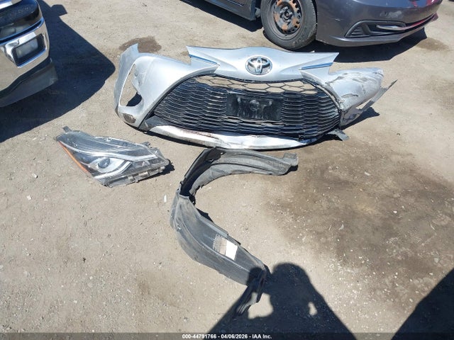 VNKKTUD34JA090848 Toyota Yaris L/le/se