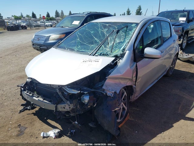 VNKKTUD34JA090848 Toyota Yaris L/le/se