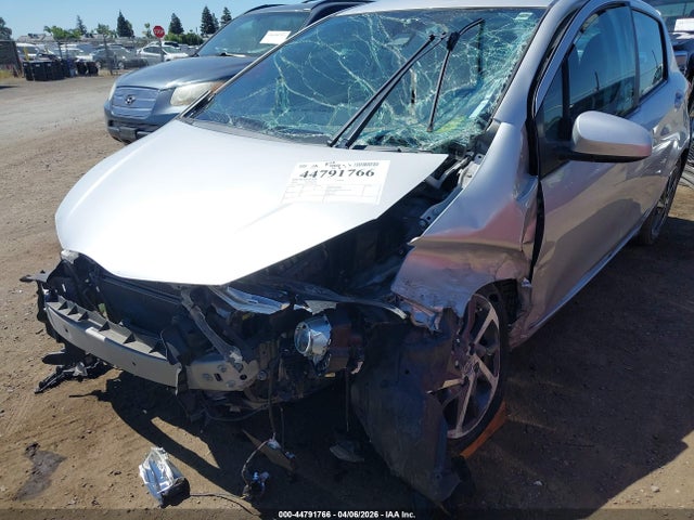 VNKKTUD34JA090848 Toyota Yaris L/le/se