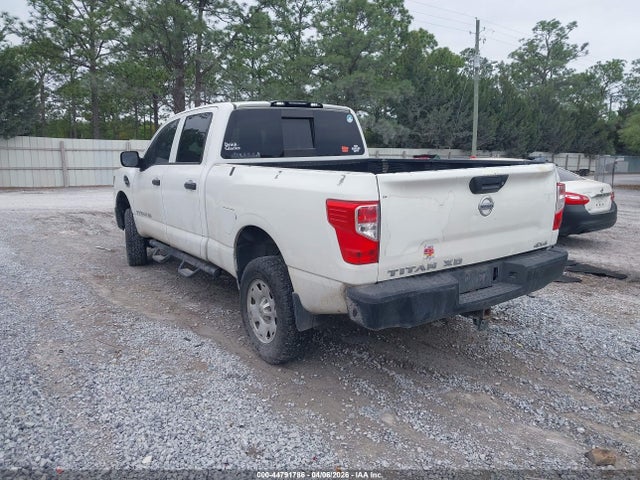 2017 NISSAN TITAN XD 1N6BA1F38HN568229 Photo 2