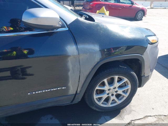 1C4PJLCB4HW604184 Jeep Cherokee Latitude Fwd