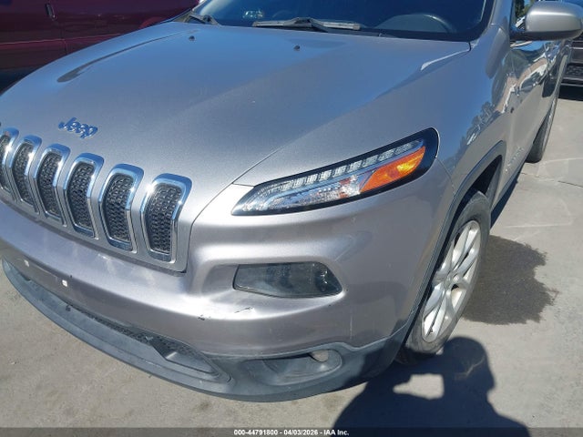 1C4PJLCB4HW604184 Jeep Cherokee Latitude Fwd