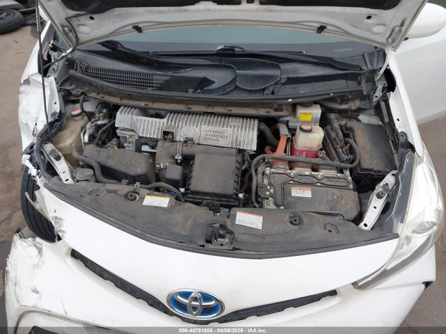 JTDZN3EU5GJ042089 Toyota Prius V Two