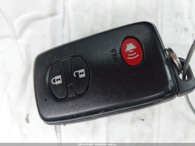 JTDZN3EU5GJ042089 Toyota Prius V Two